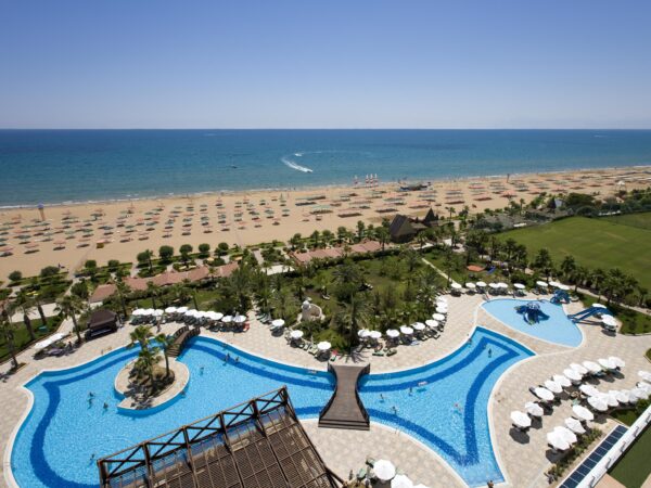Бассейн и пляж отеля Kamelya Aishen
